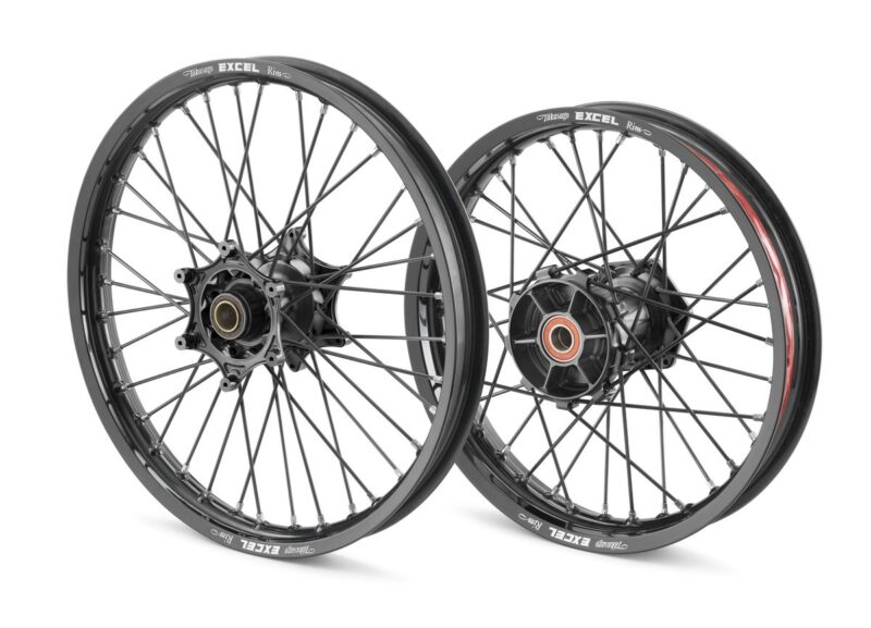 pho_nmon_00010000401_factory_wheel_set__sall__awsg__v1