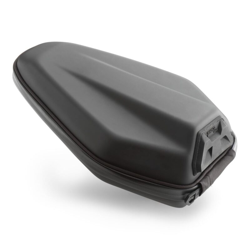 pho_pp_nmon_626274_a67412973000_pillion_seat_bag_var_studio_pictures_street__sall__awsg__v1