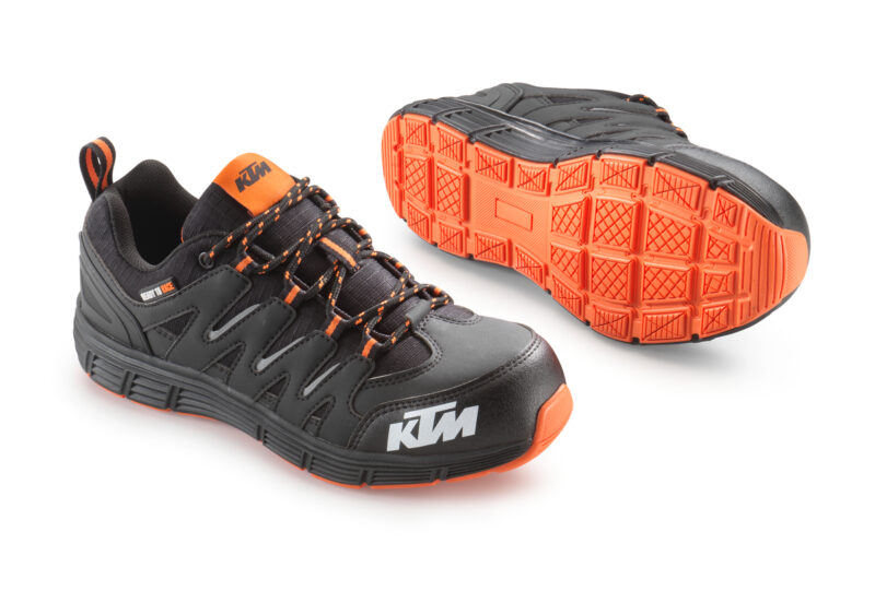 pho_pw_pers_vs_331982_3pw21002180x_mechanic_shoes_front__sall__awsg__v1